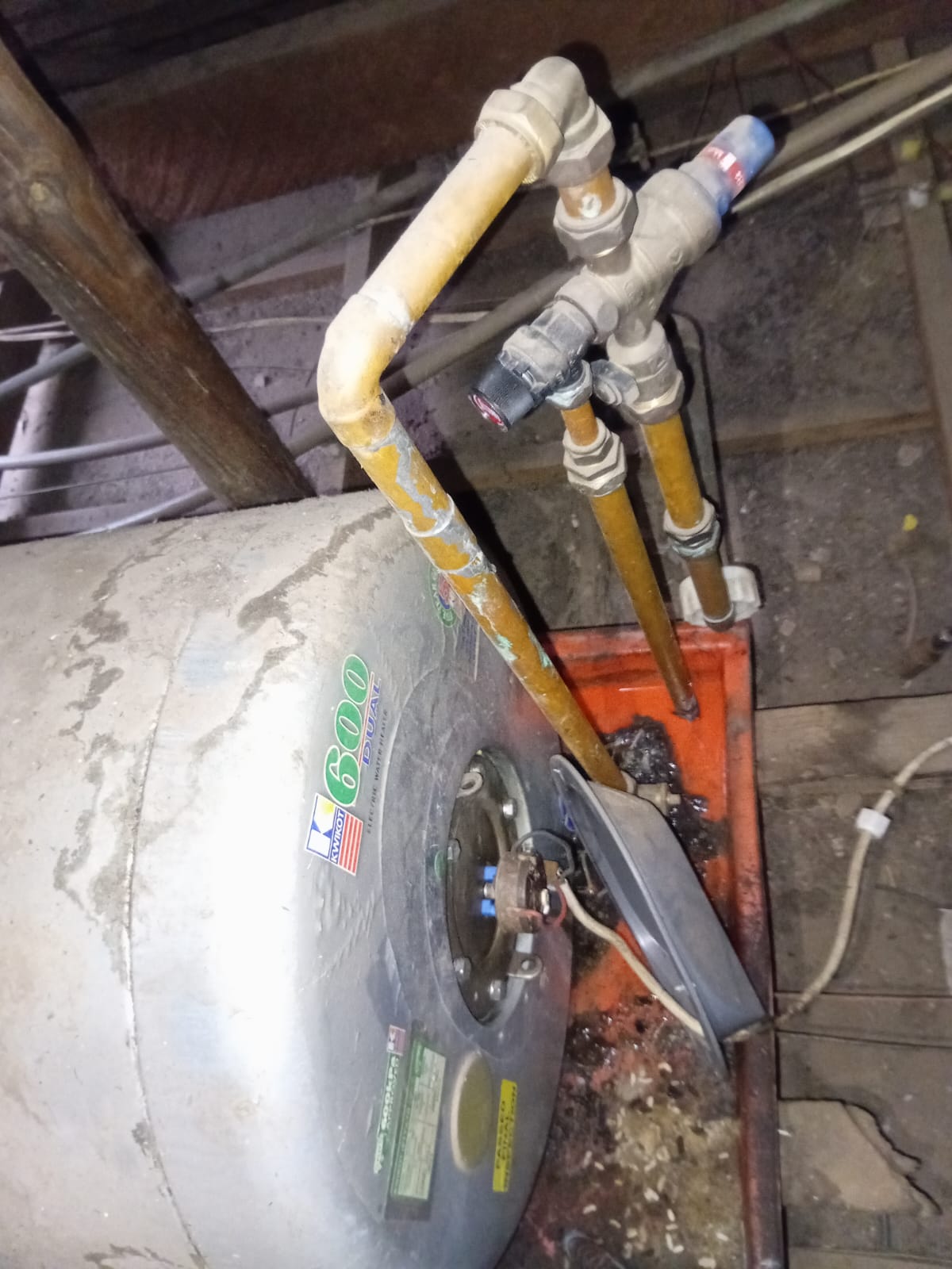 Old corroded geyser before replacement